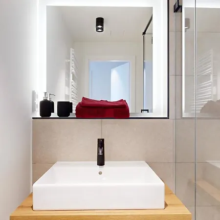 09 No8a Boardinghouse