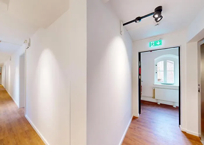 09 No8a Boardinghouse Apartment *